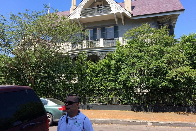 Private Garden District Walking Tour With Lafayette Cemetery No 1 - Making the Garden District feel readable, not random