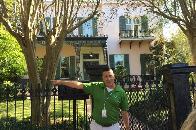 Private Garden District Walking Tour With Lafayette Cemetery No 1 - Stop 1: The Garden District and the American Sector mansions
