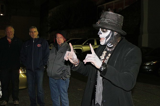 Private Ghost, Voodoo and Vampire Tour - What a Private Ghost, Voodoo and Vampire Walk Actually Looks Like