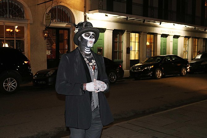Private Ghost, Voodoo and Vampire Tour - Stop-by-stop: from Omni Royal Orleans to the Lafitte bar and Lalaurie House