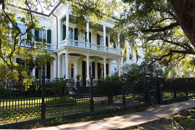 Private New Orleans City Tour with Local Expert Guide - Garden District and St. Charles Ave: architecture and park-adjacent calm