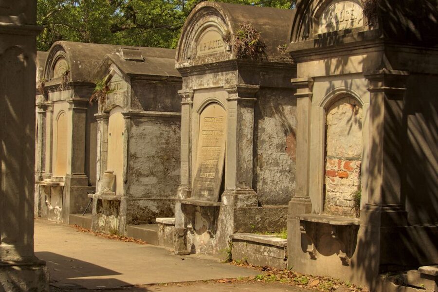 Self Guided Audio Ghost Tour in New Orleans in 6 Languages - Key things that make this ghost tour work