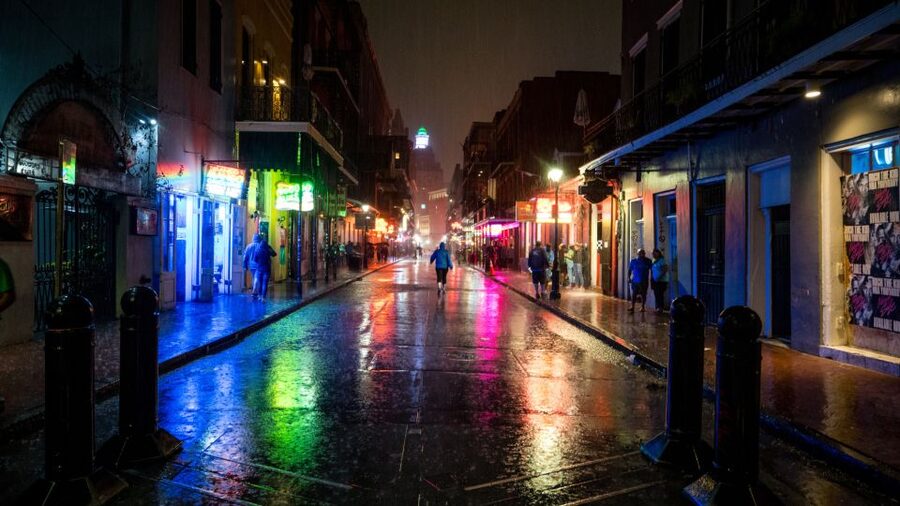 Self Guided Audio Ghost Tour in New Orleans in 6 Languages - High-quality audio and the self paced scare factor