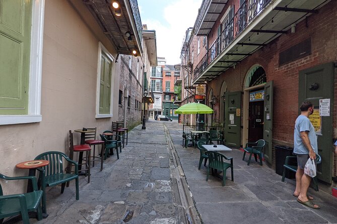 Self-Guided Walking Tour French Quarter In New Orleans - Cafe Du Monde: A Short Stop That Still Feels Essential