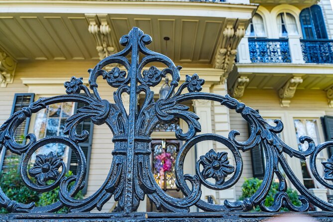 Self Guided Walking Tour of New Orleans' Historic Garden District - Key highlights at a glance