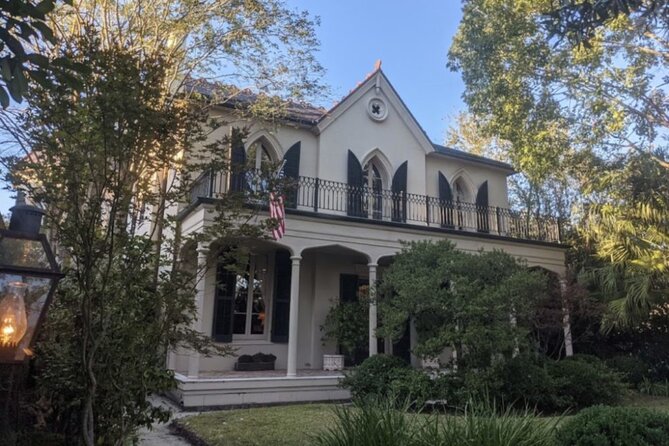 Self Guided Walking Tour of New Orleans' Historic Garden District - Louise S McGehee School: where the walk gets more than architectural