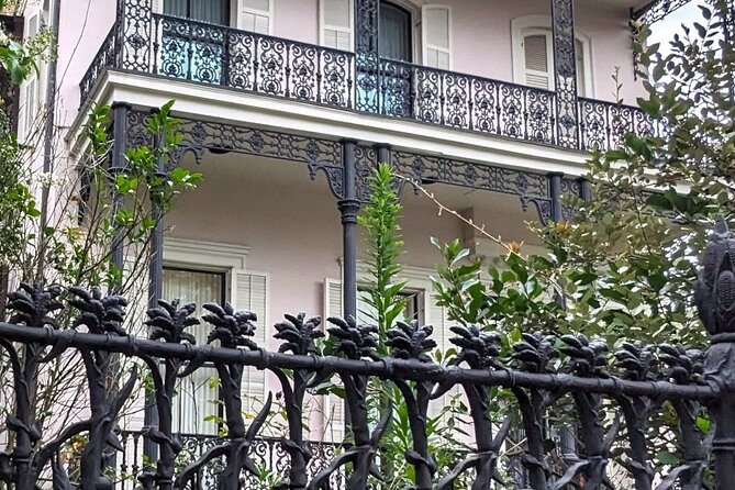 Self Guided Walking Tour of New Orleans' Historic Garden District - Seven Sisters houses: the myth-buster moment