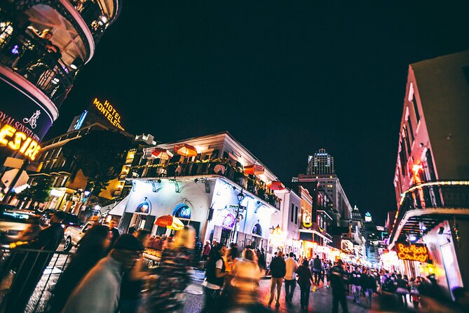 Sin and Tonic Pub Crawl in New Orleans - A two-hour crawl with four bar stops on a walkable route