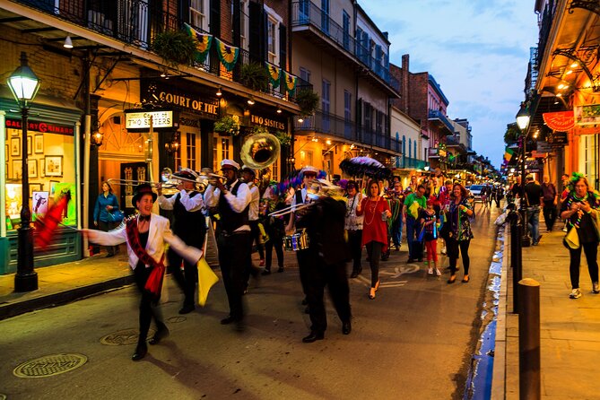 Sin and Tonic Pub Crawl in New Orleans - Evangeline’s Cajun-Creole cooking and the Madame LaLaurie tale
