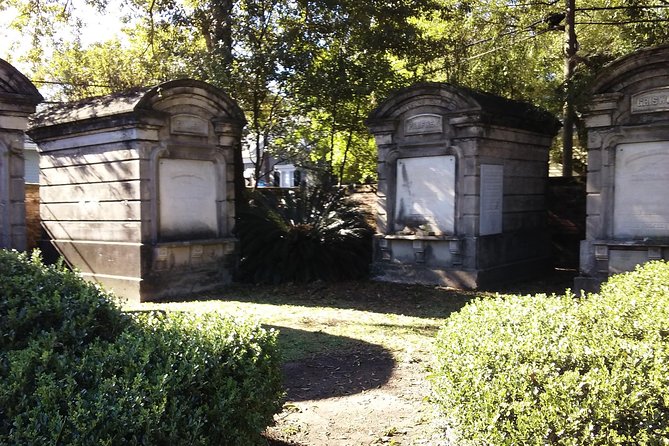 Small-Group Glamorous Garden District Tour - Walking comfort in New Orleans: shoes, heat, and uneven sidewalks
