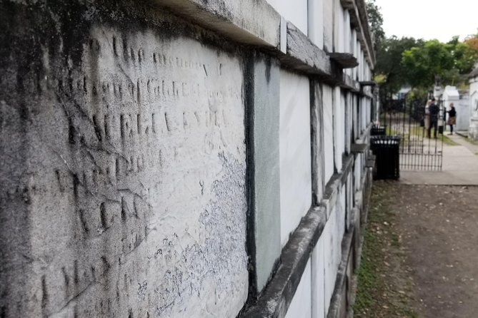 Small-Group Glamorous Garden District Tour - Tips for getting the most from the 2-hour walk
