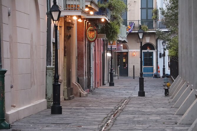 Spirits: New Orleans Cocktail & Ghost Tour - Stop-by-Stop: How the Night Flows from Drinks to Ghost Lore