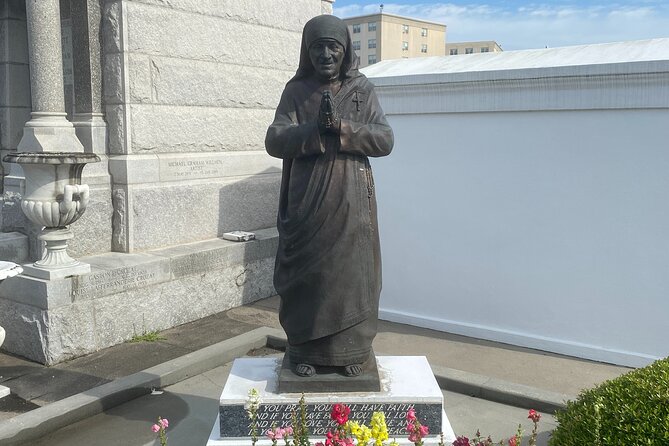St. Louis Cemetery No. 3 Walking Tour by Save Our Cemeteries - Should you book the St. Louis Cemetery No. 3 walking tour?