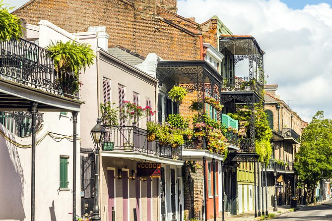 The New Orleans Five in One Extravaganza Tour - The paranormal side: voodoo, vampires, and ghost-hunting gear