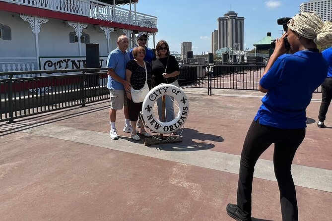 VIP Jazz Dinner Cruise with Private Tour and Open Bar Option - The Louisiana buffet: what you’re actually eating (and vegetarian options)